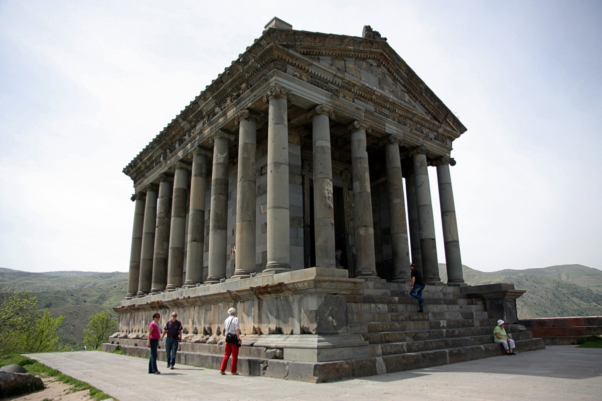 Гарни фото. Языческий храм Гарни. Гарни Армения. Крепость Гарни. Баш Гарни Армения.